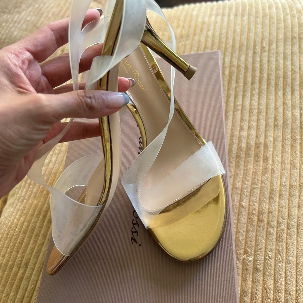 Gianvito Rossi Gold Heels New Size 7